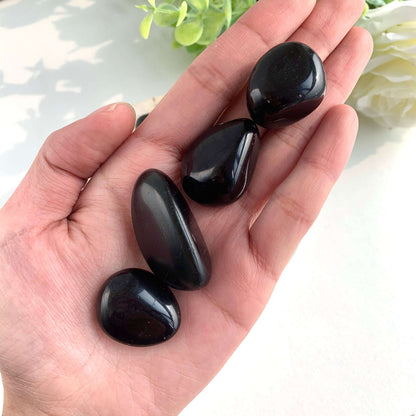 Guijarros de obsidiana negra